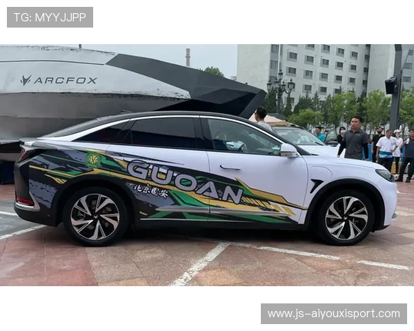 俱乐部品牌联名带动周边商品热销